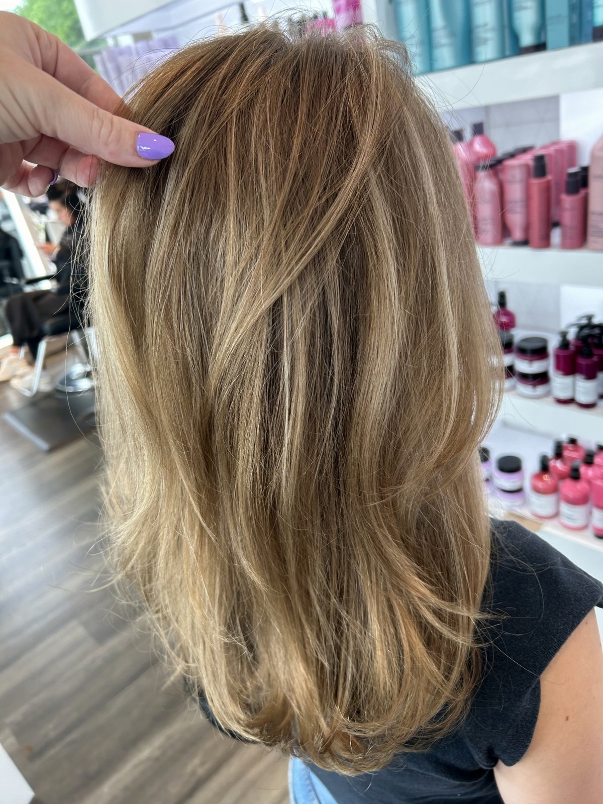 Blended blonde root melt with soft texture